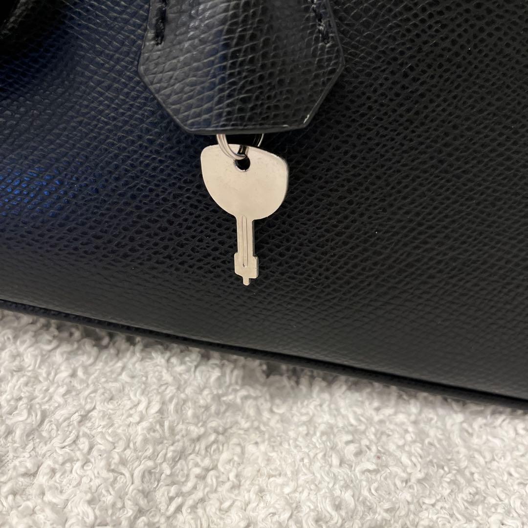 ☆本革　ブガッティ　ハンドバッグ　ブラック　カラー☆