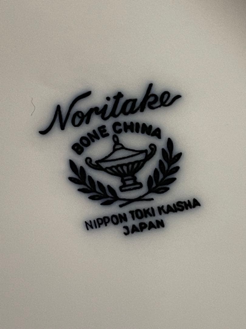 m@オールド★プレミアノリタケ / ボーンチャイナ薪持女性のフィギュリンH23