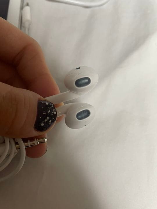 iPadセット‼️（iPad・充電器・イヤホン・キーボード付きケース・変換コード）