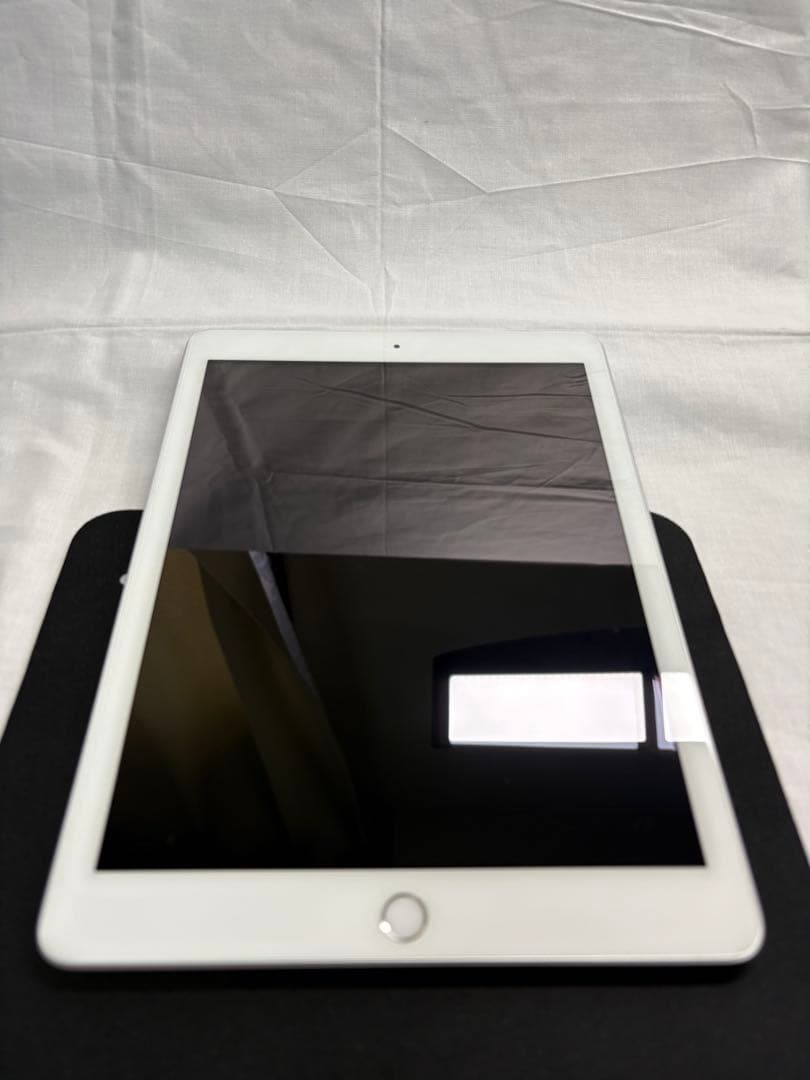 【美品】iPad 第6世代 128GB Wi-Fi シルバー（箱美品・おまけ付）