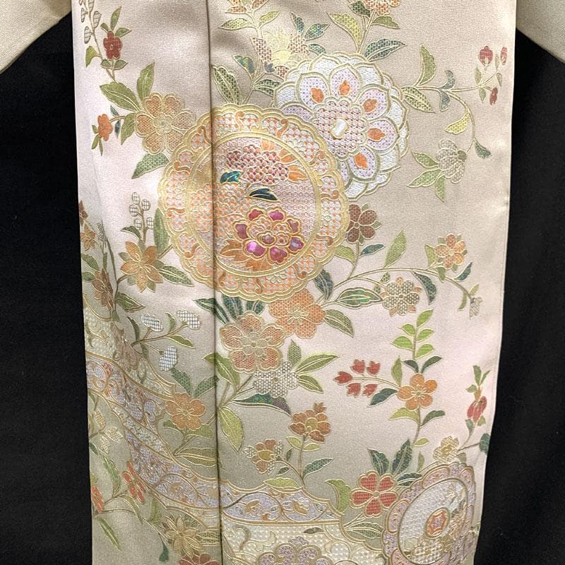 512mh46〇三松取扱い 訪問着 銀通し 金彩 螺鈿 宝相華 花 くすみ〇美品