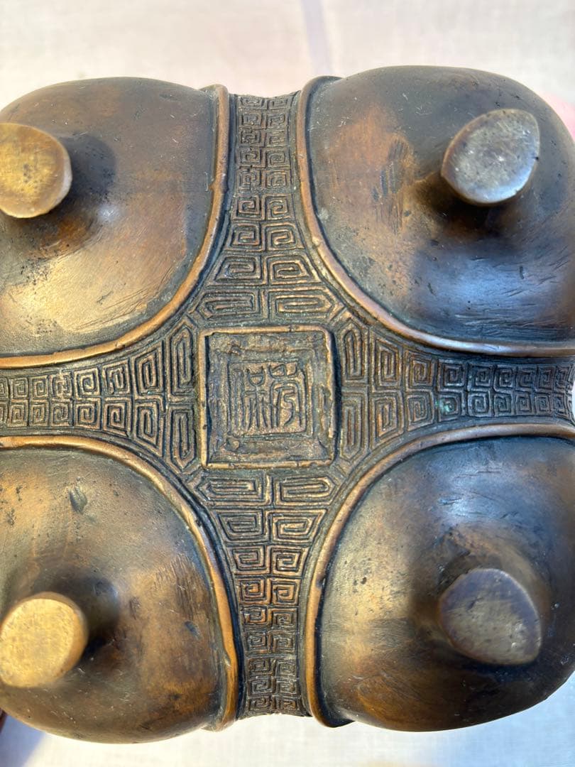 香炉　重さ≒3.6㎏　高さ≒19㎝　炉蓋幅≒14㎝