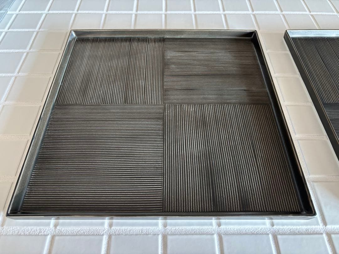 波佐見 【一真窯】 手彫スクエア 28cm （黒）2枚