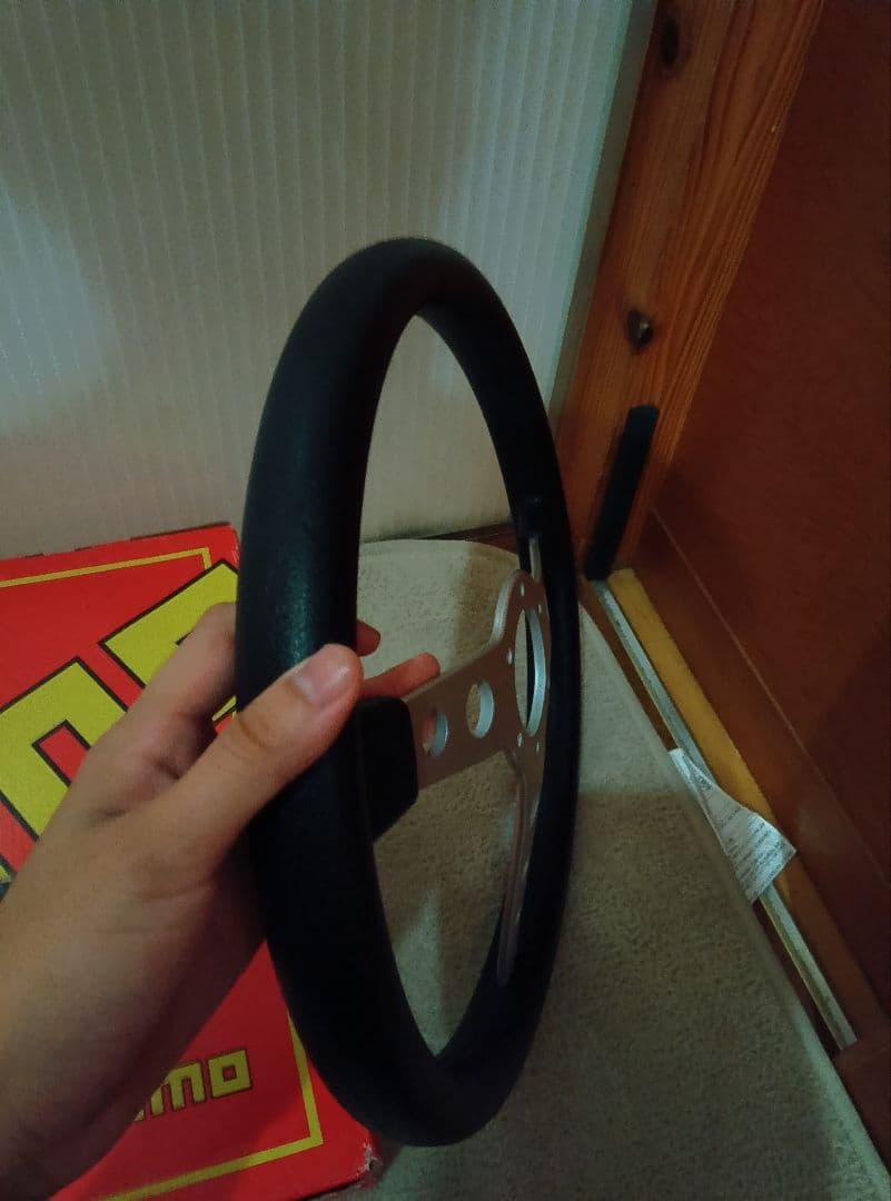 【新品未使用品】MOMO ステアリング