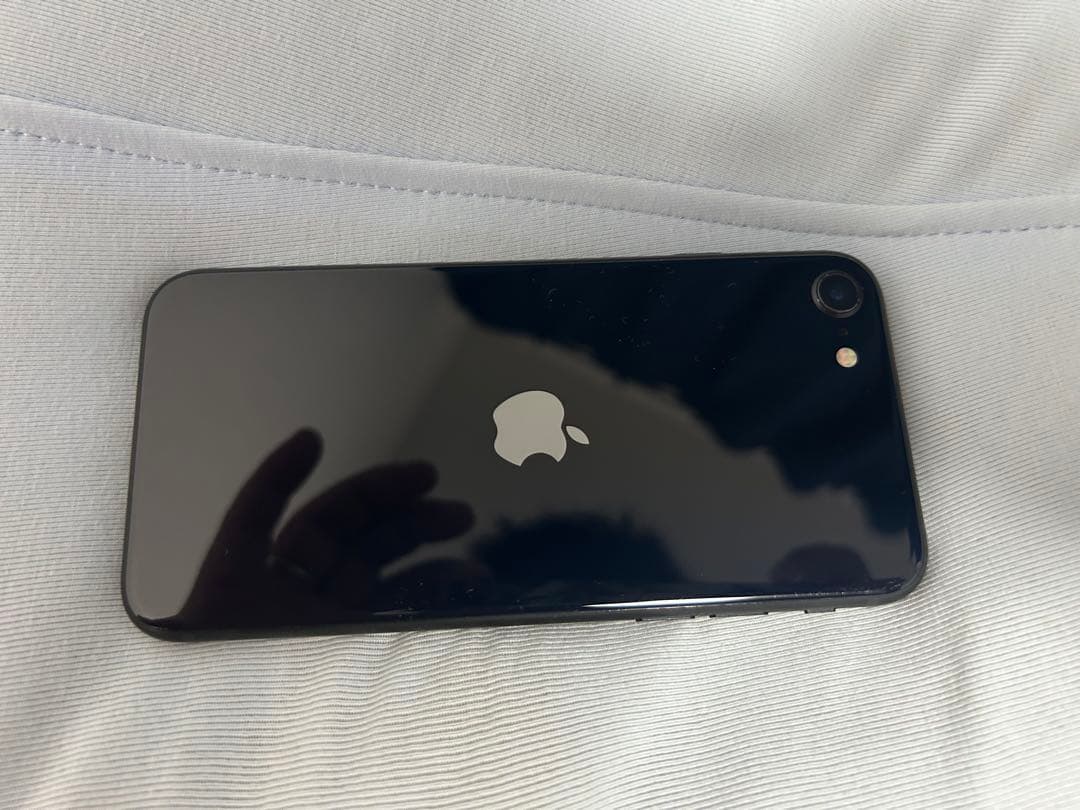 M*n様 Apple iPhone SE3 (第3世代) ブラック 本体　64G