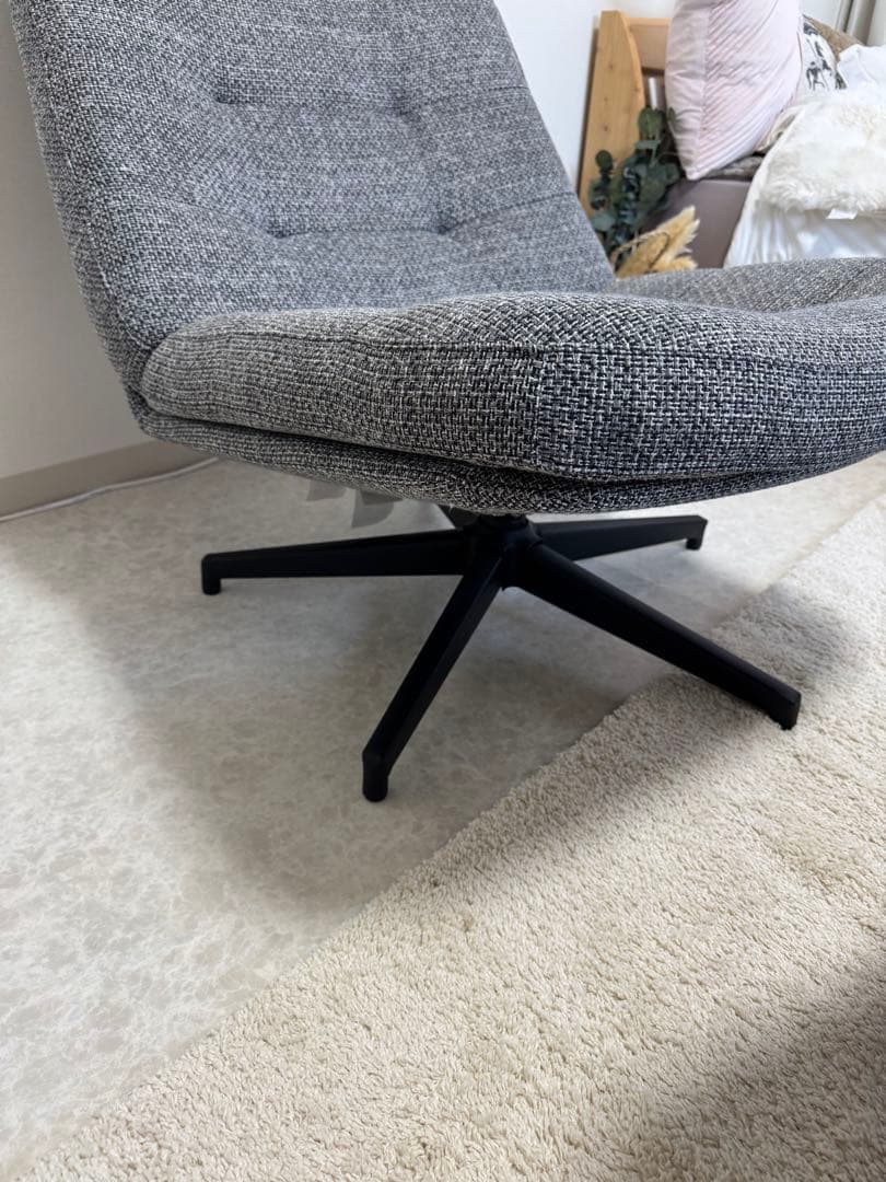 IKEAの回転イージーチェア「HAVBERG（ハーヴベリ）」とオットマンのセット