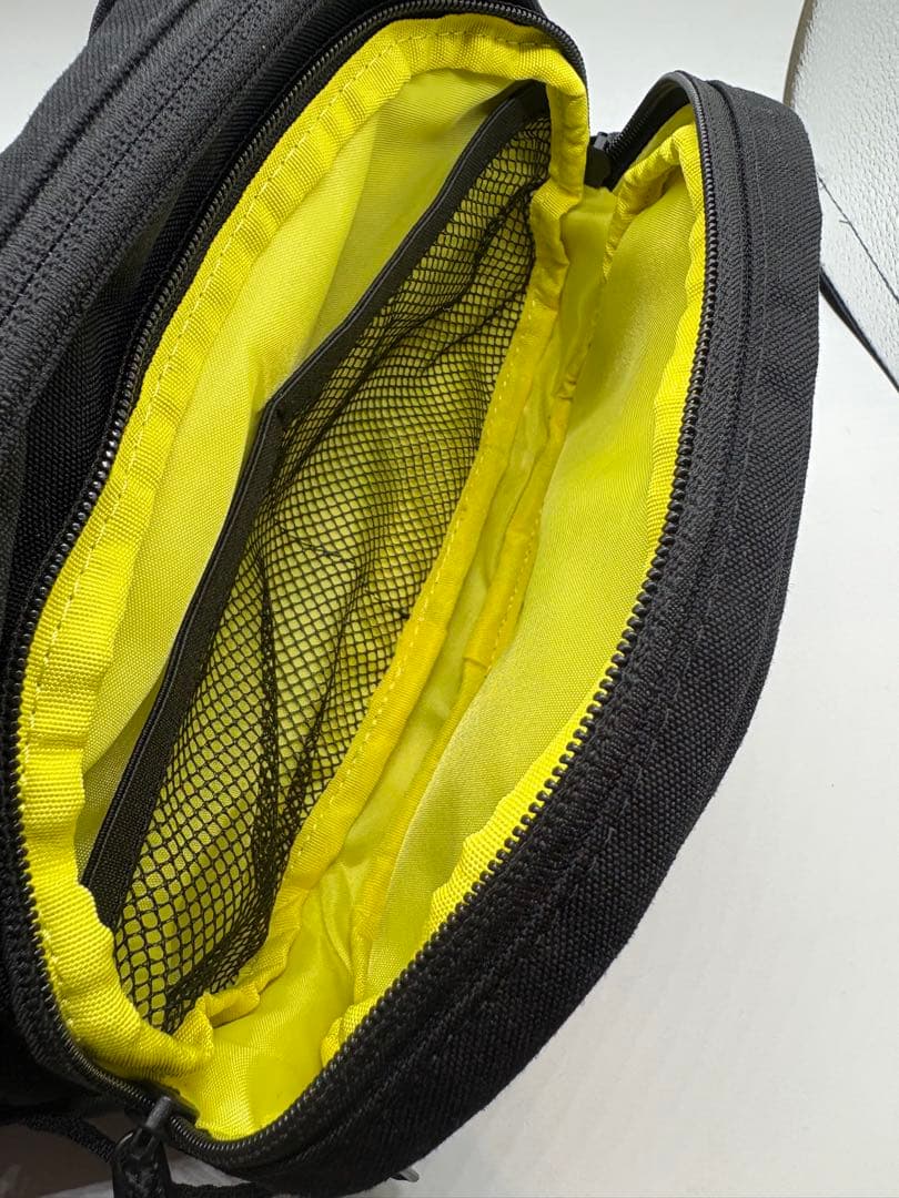 【美品】 Hugoo ハグー ヒップシート ショルダーバッグ 黒×黄