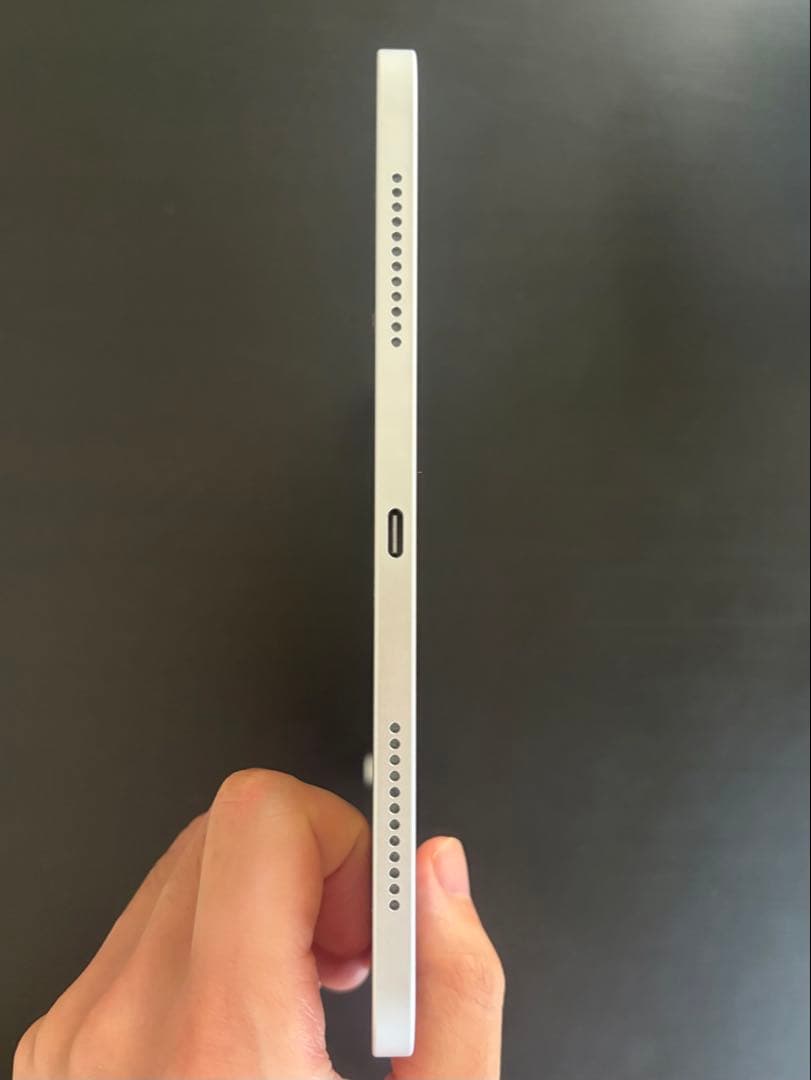 美品　iPad（A16）　シルバー　第11世代　128GB Wi-Fiモデル