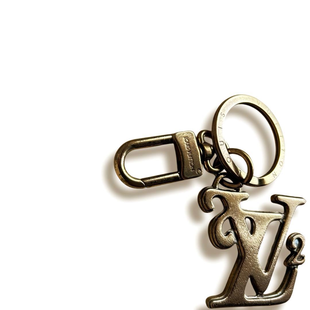 ルイヴィトン NIGO チャーム キーホルダー ゴールド色 LV