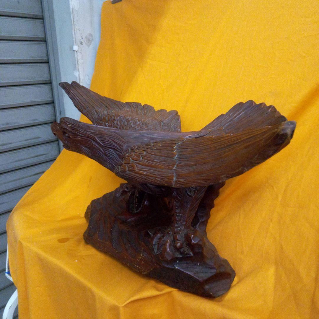 一刀彫？の鷲か鷹の置物