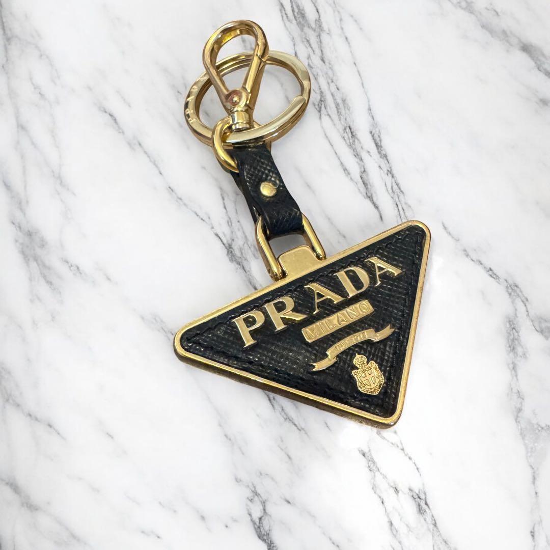 【美品】【人気】PRADA サフィアーノレザー キーホルダー