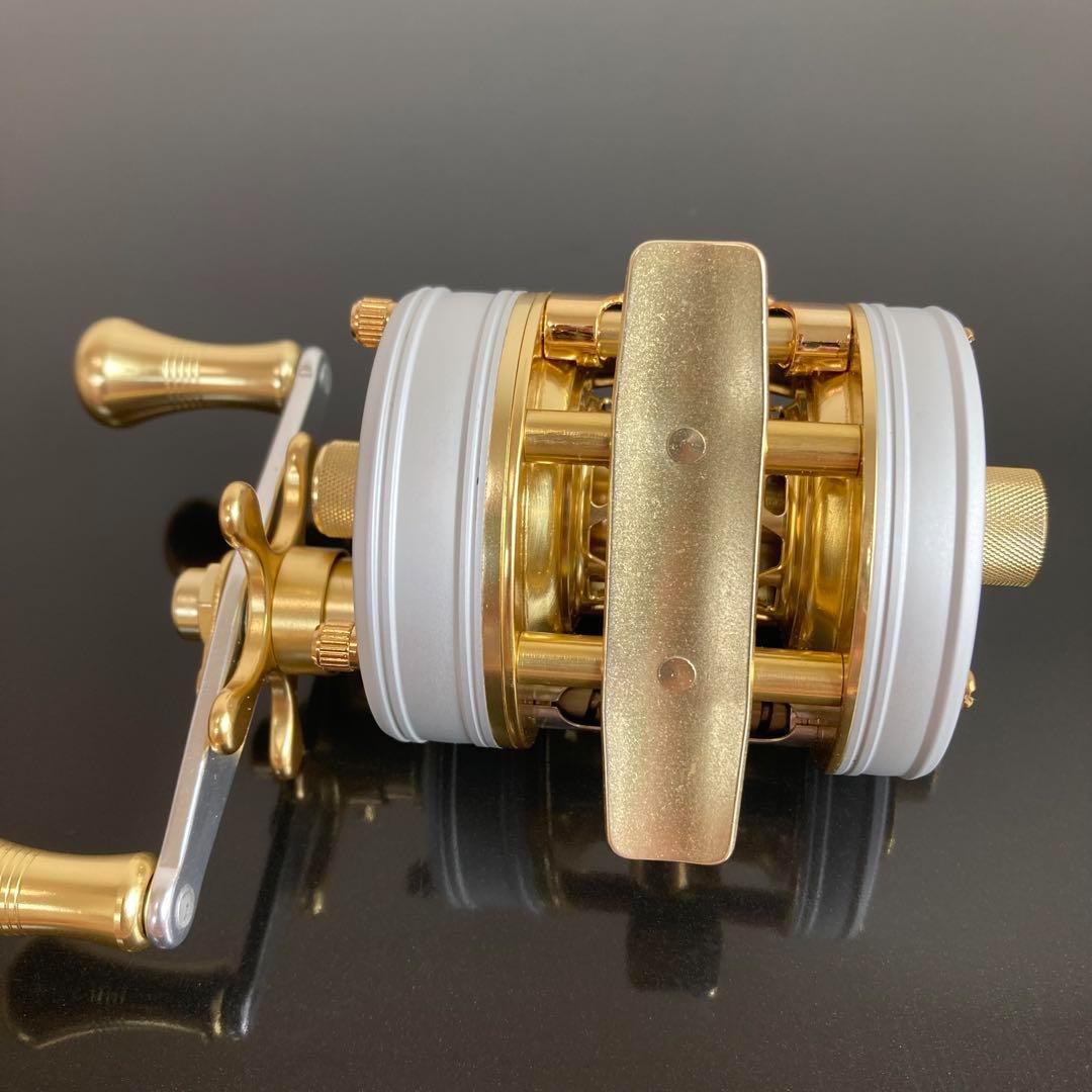 【新品】渓流ベイトリール 丸型リール トラウト用 ゴールド／シルバー