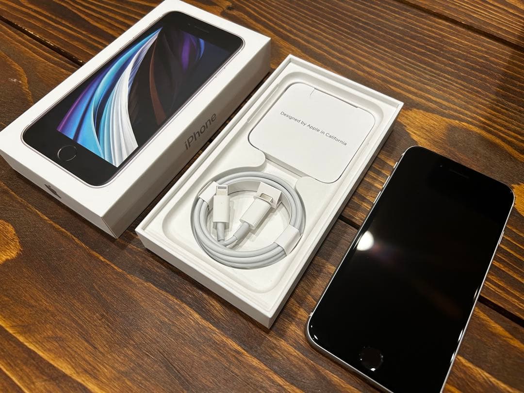 【ほぼ未使用】iPhone SE 第2世代 white 64GB