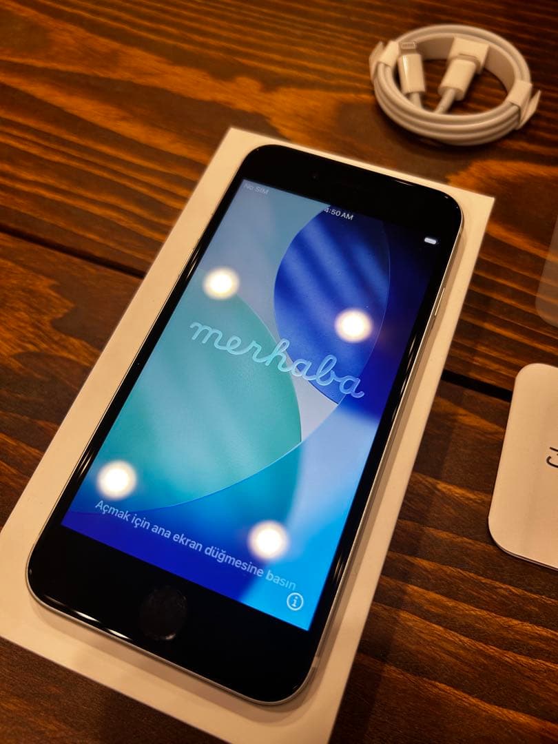 【ほぼ未使用】iPhone SE 第2世代 white 64GB