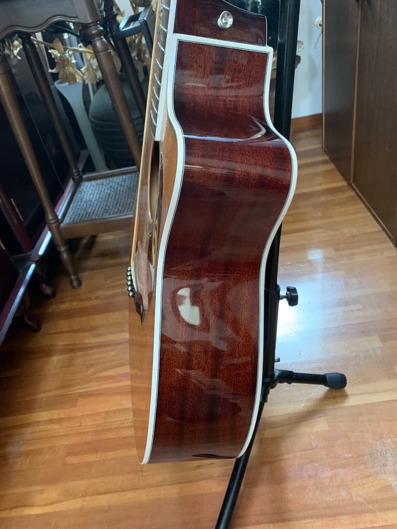 Saga アコースティックギター カッタウェイ　オール単板