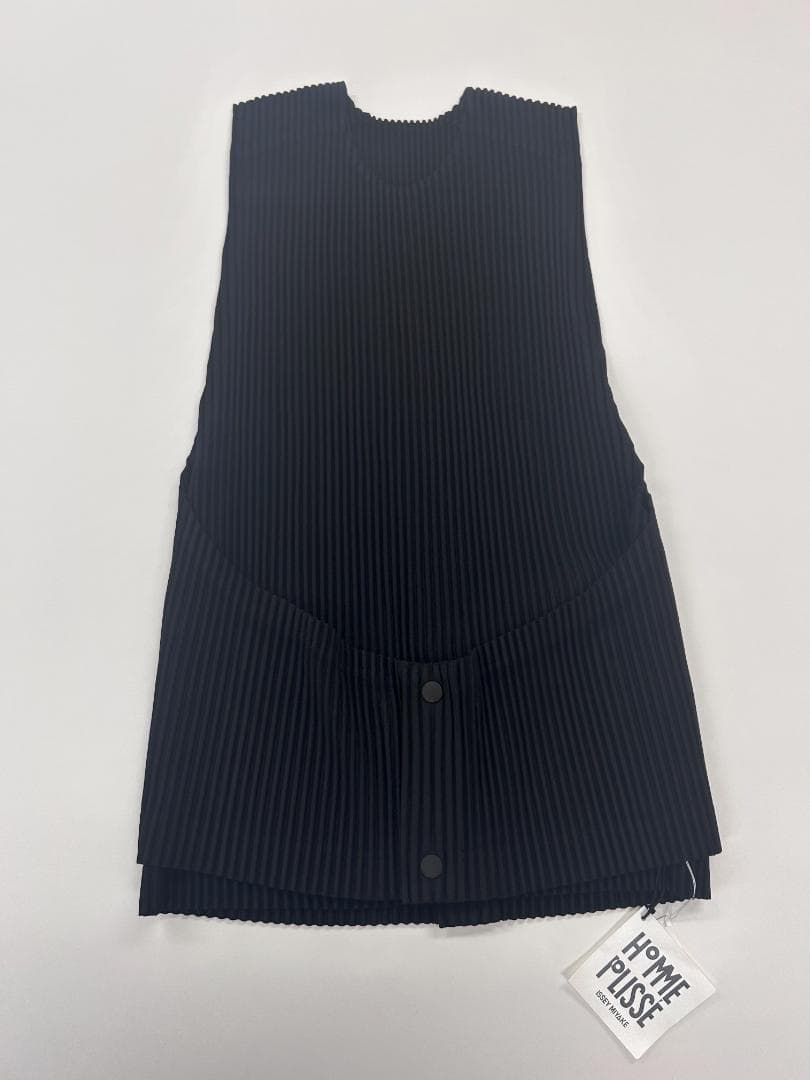 HOMME PLISSE 黒 変形ベスト
