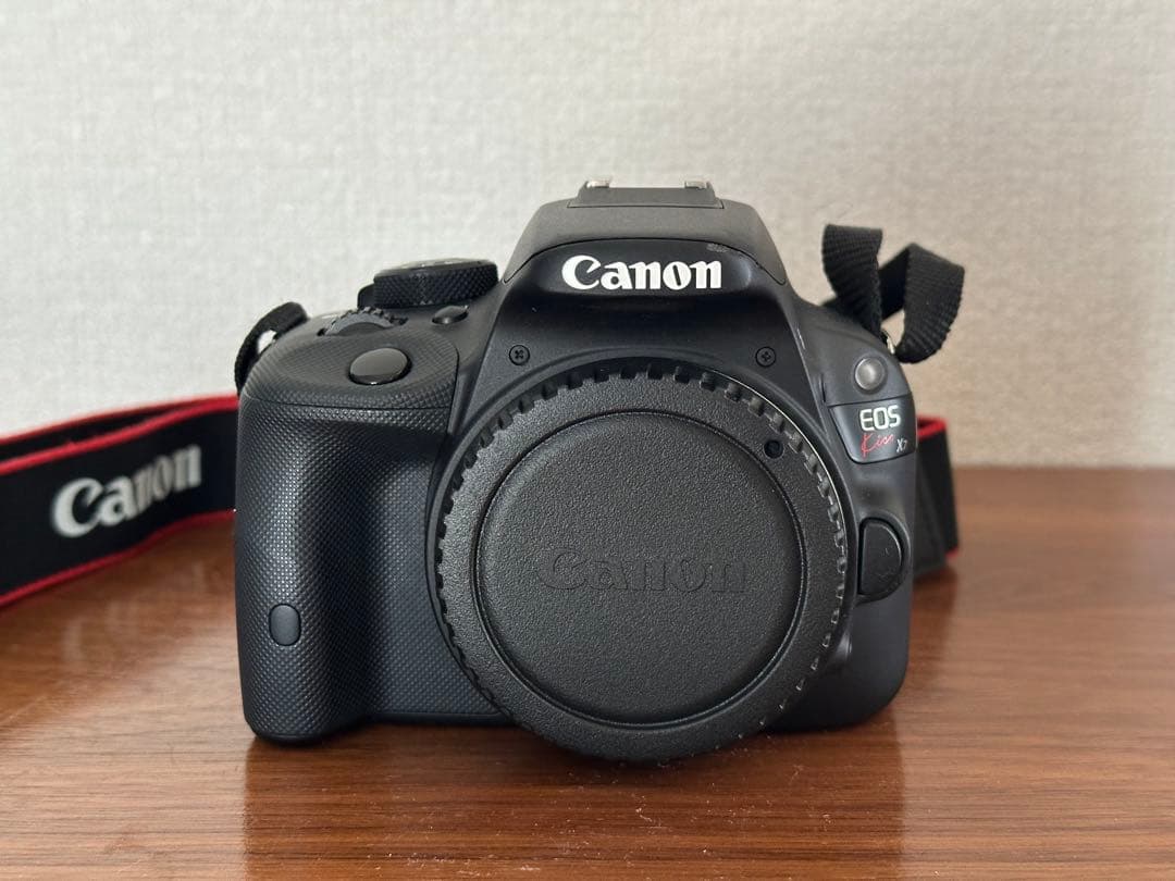 Canon EOSkiss x7ダブルズームキット (レンズ保護フィルター付き)