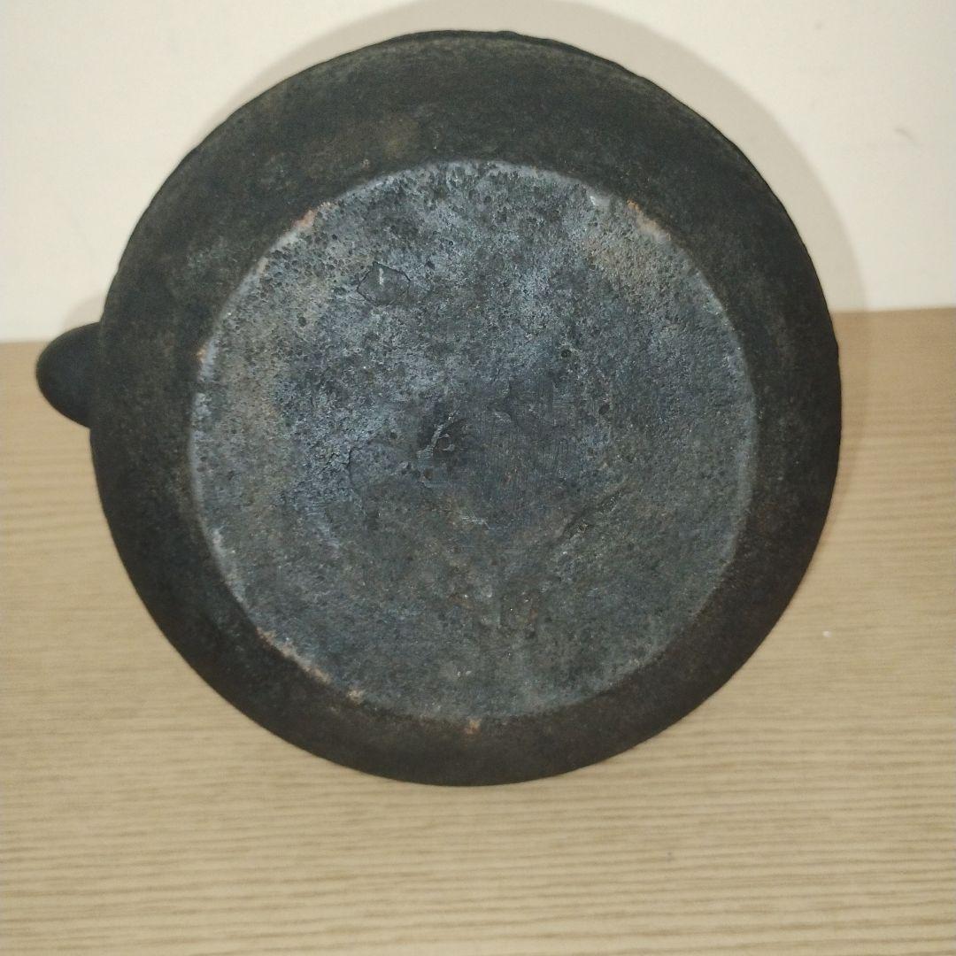 整*屋様 鋳鉄製 花鳥模様 鉄瓶 木箱付き