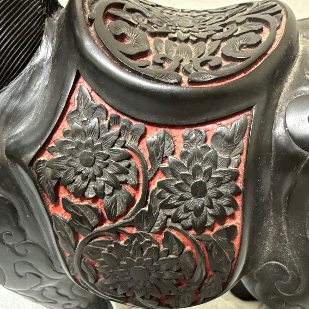 美品!堆朱堆黑馬細密彫刻縁起物置物唐物漆芸中国美術時代物古玩骨董品アンティーク