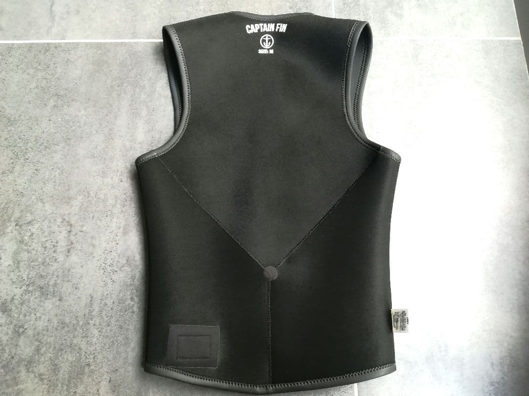 【展示新古品】キャプテンフィン スキン ベスト ホワイトワッペン Mサイズ
