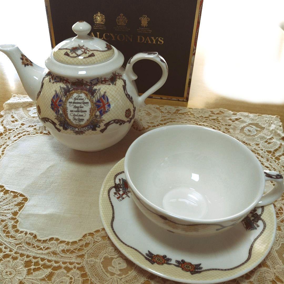 新品 英国ハルシオンデイズ エリザベス女王陛下万歳 ティーフォーワン