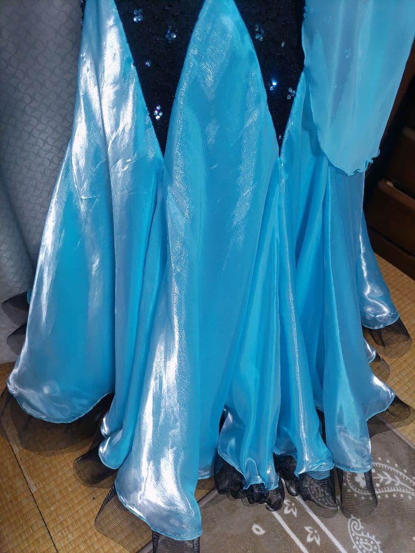 白樺、社交ダンスドレス