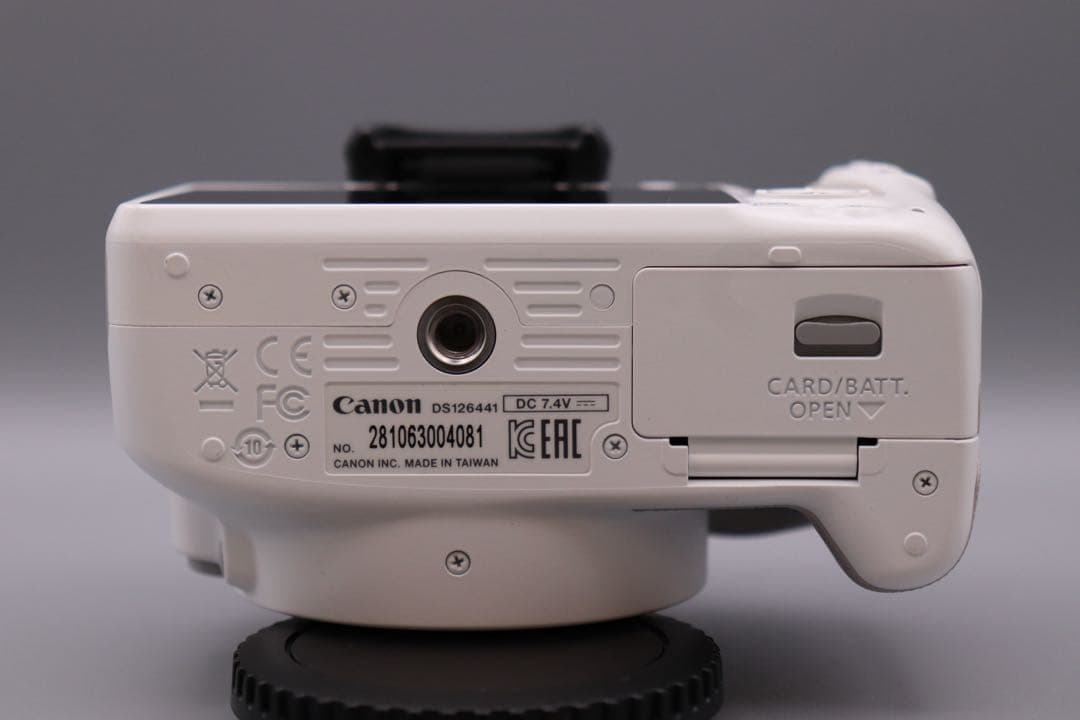 【ショット数2000以下】希少ホワイト！ Canon EOS Kiss X7