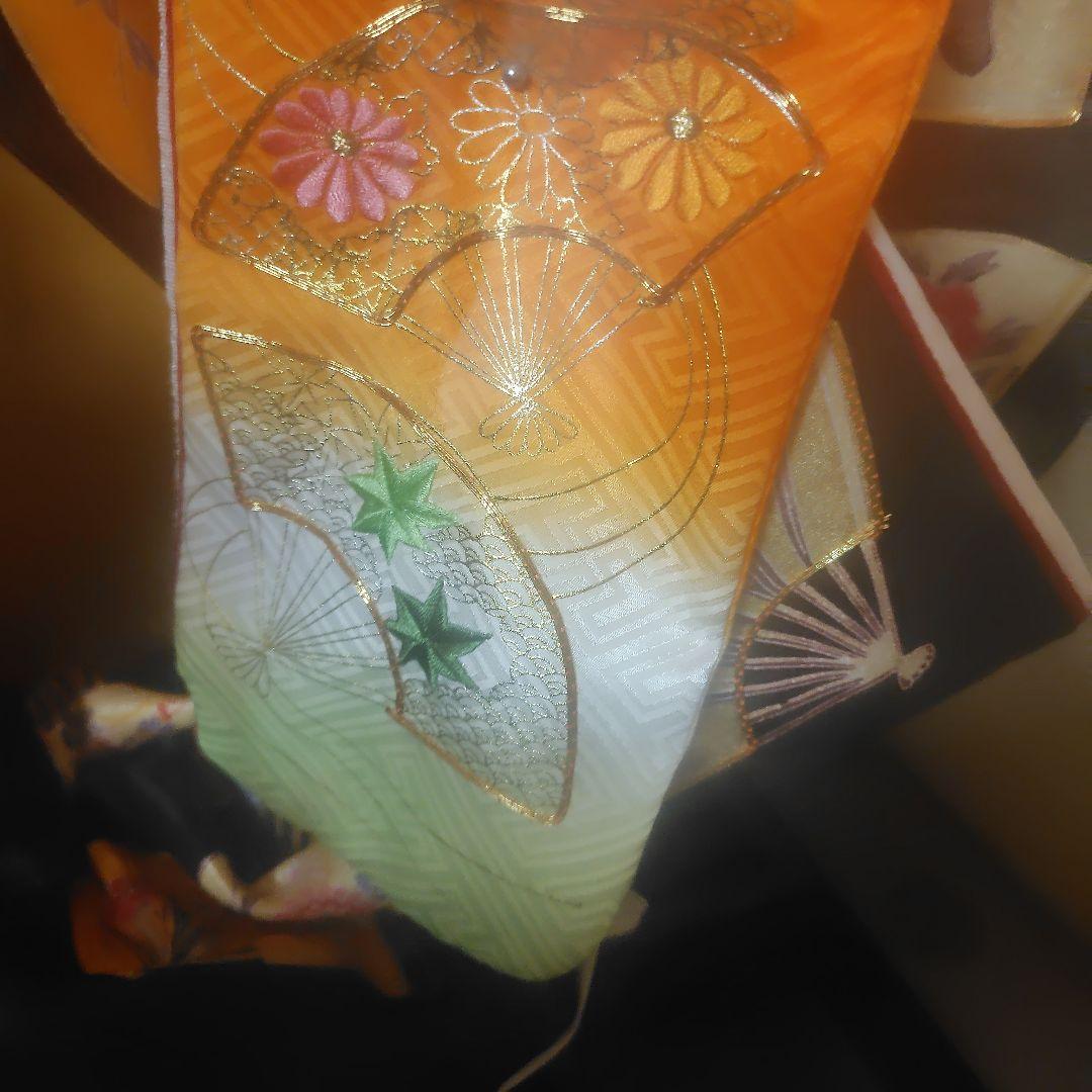 御所人形 オレンジと黒の衣装 ガラスケース入り