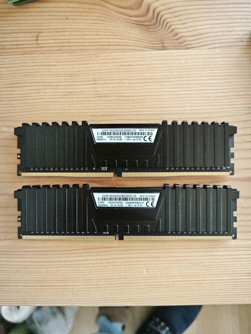 メモリー Corsair Vengeance LPX DDR4 8GBx2(16GB)