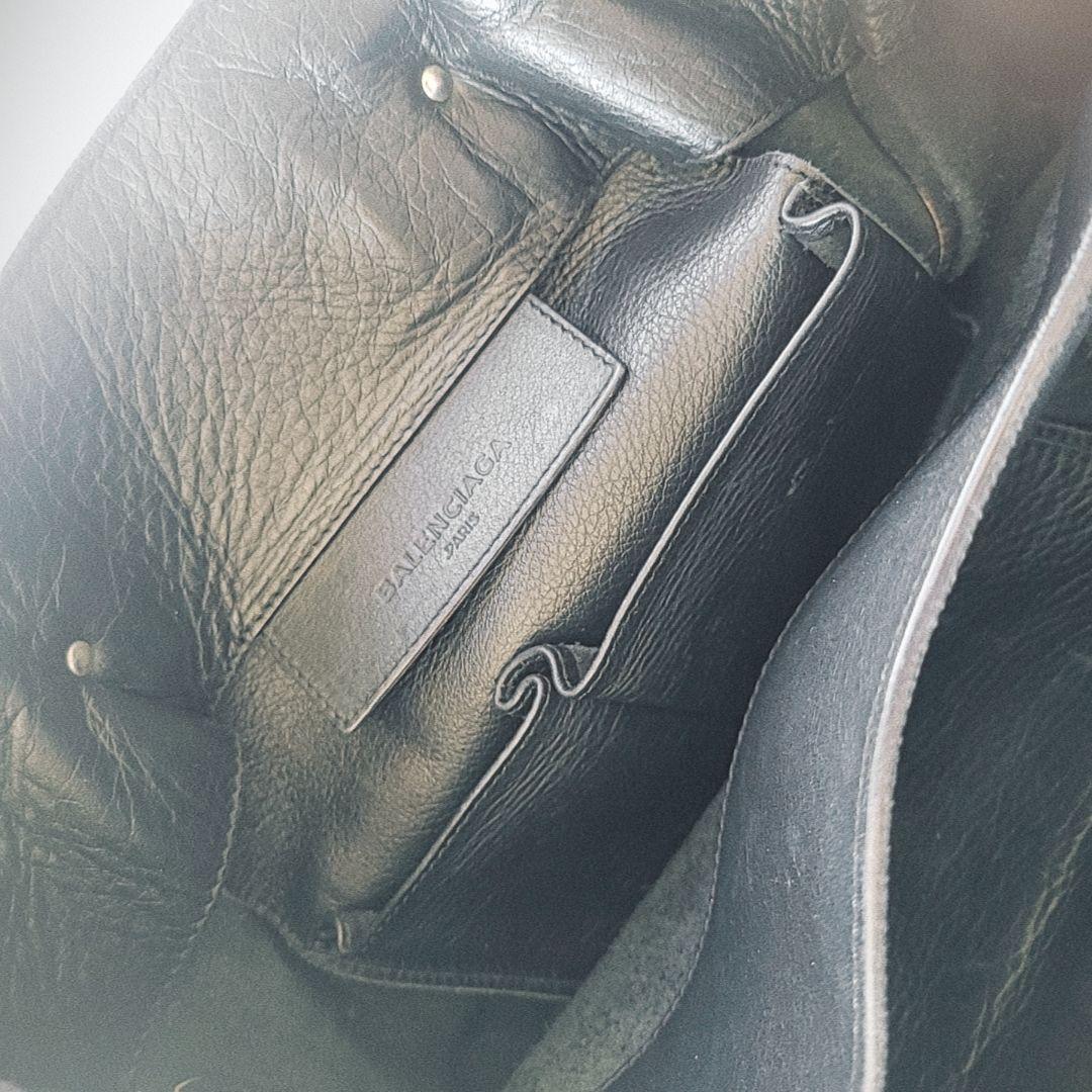 BALENCIAGA ブラック ダブルポケット レザー ショルダーバッグ