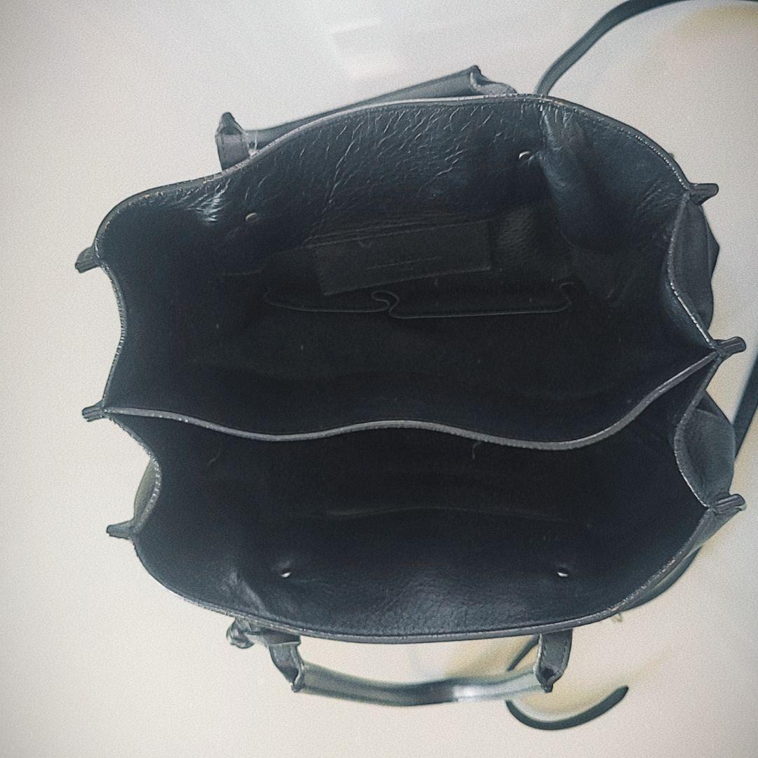 BALENCIAGA ブラック ダブルポケット レザー ショルダーバッグ