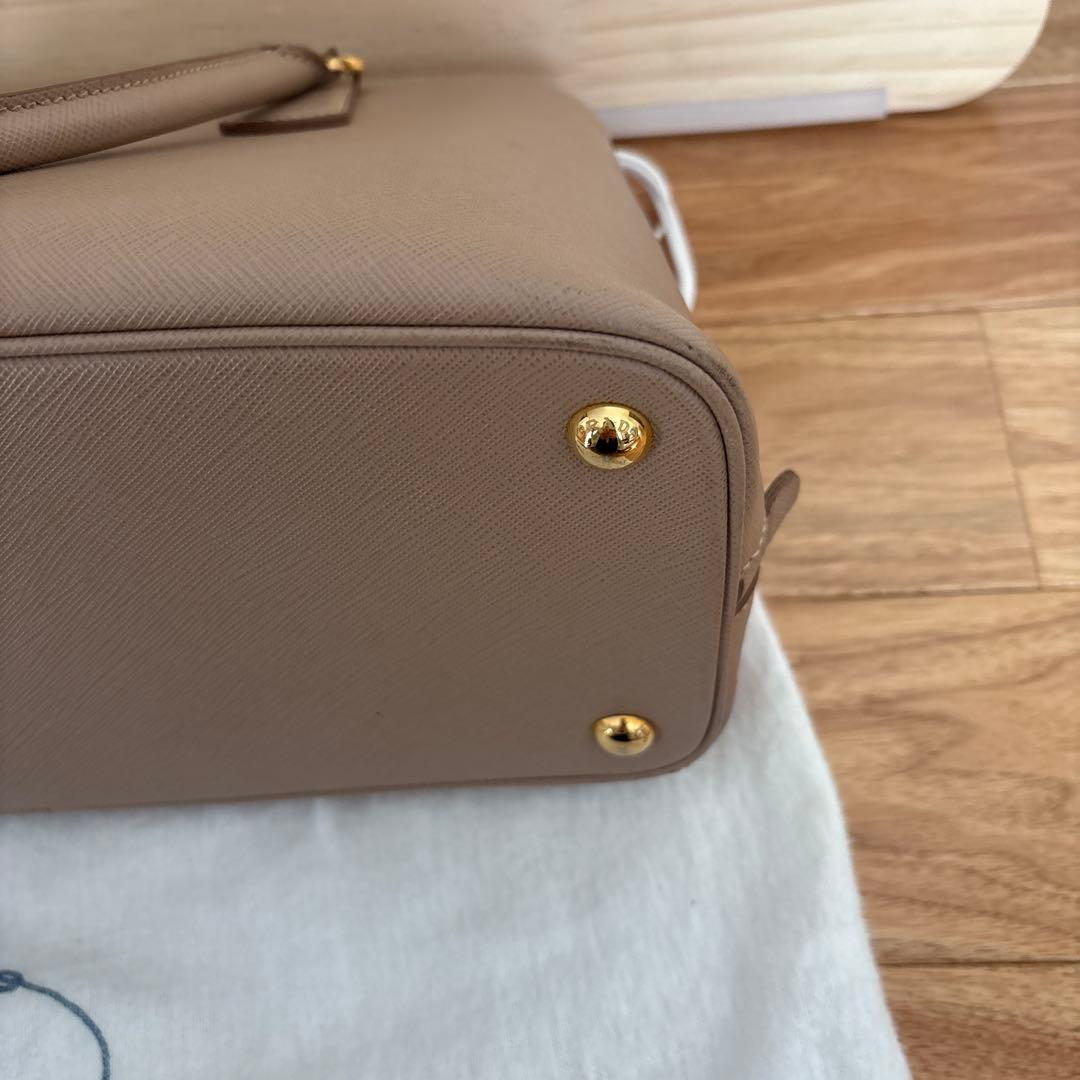PRADA ベージュ ショルダーバッグ