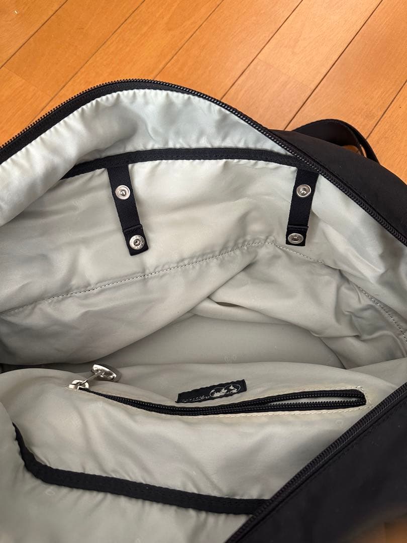 アニエスベー　黒いナイロン旅行バック