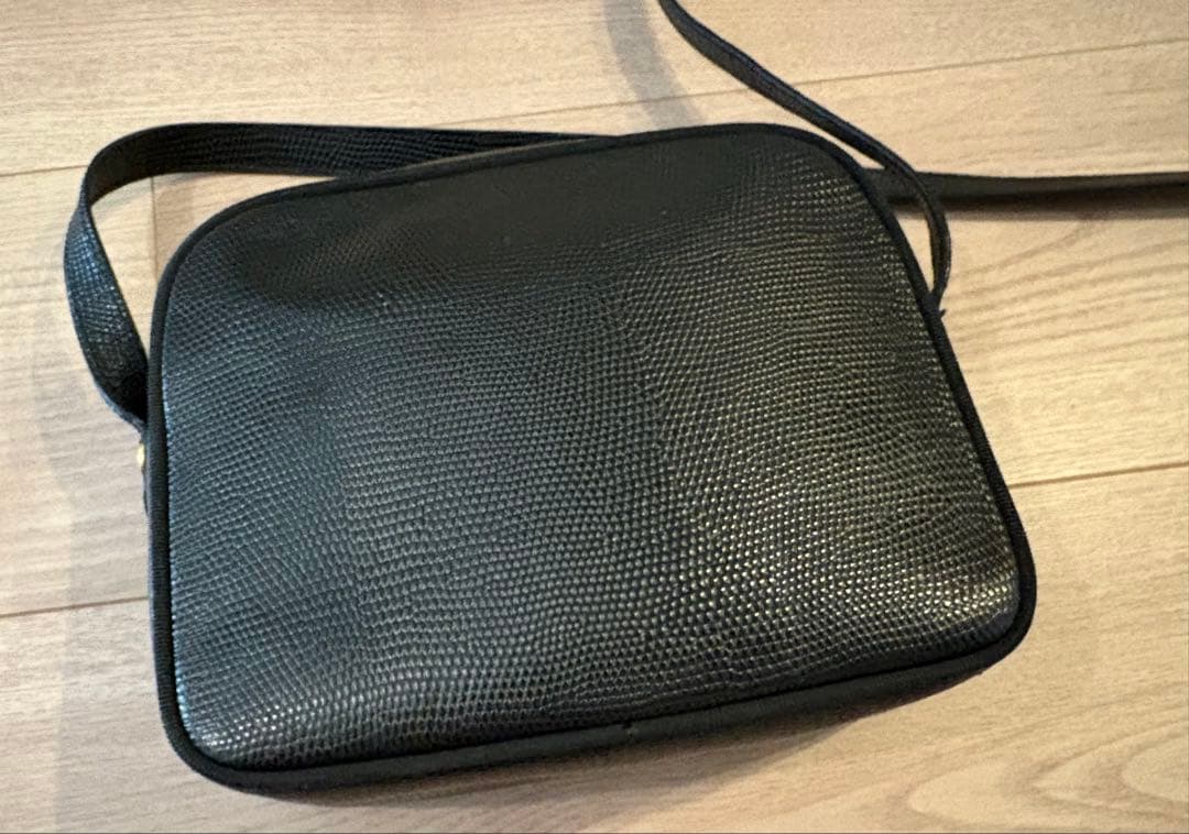 フェラガモ　ショルダーバッグ　黒　ブラック