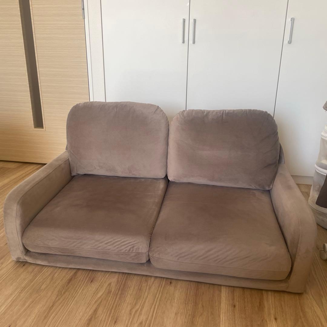 lowya 丸っこデザインのコンパクトソファ