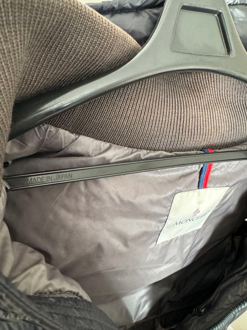 MONCLER ダークグレー ダウンベスト フード付き