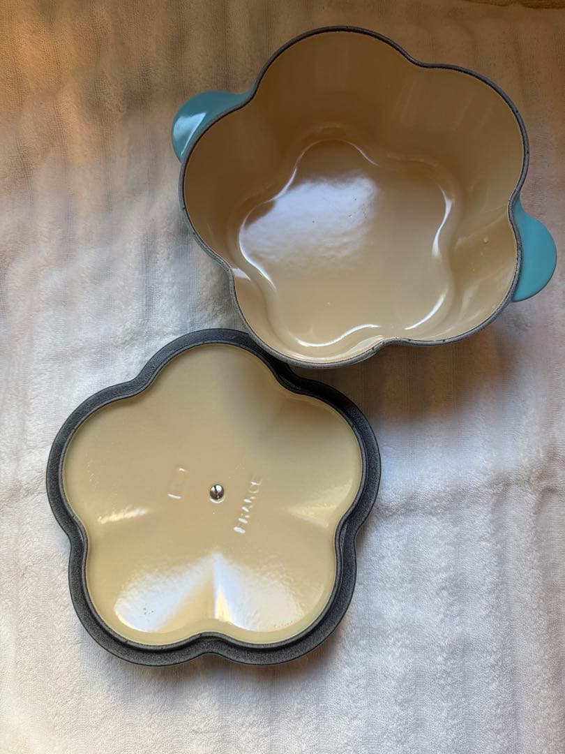 ルクルーゼ　カリビアンブルー　ココットフルール