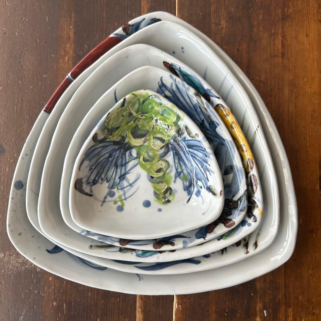 作家　陶芸作家　梅田純一　三角皿　三角鉢　椿