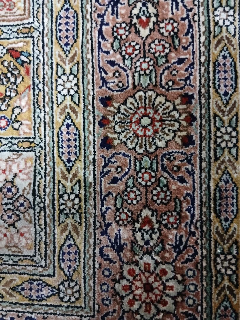 クム　ペルシャ絨毯　93 x 64cm　81万ノット位　玄関マット　シルク　手織