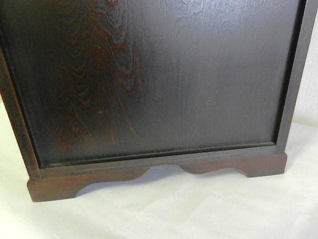 李朝風コリアン家具「引出し棚　吉祥文真鍮飾り金具」（３６×６５×３１㌢、１４㎏）