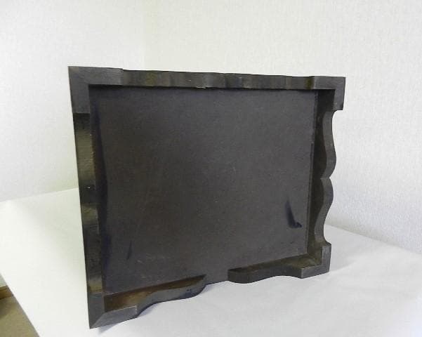 李朝風コリアン家具「引出し棚　吉祥文真鍮飾り金具」（３６×６５×３１㌢、１４㎏）