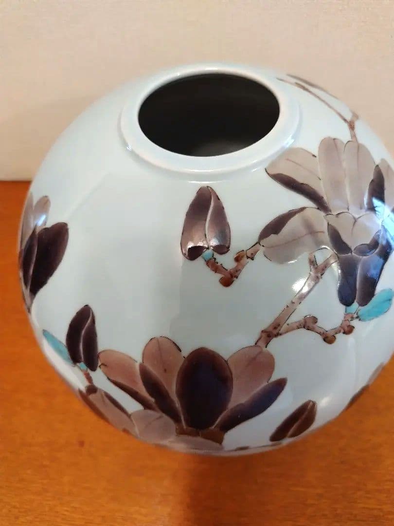 九谷焼花瓶、山田義明（号龍山）作、箱付き。数々賞受賞作家作フラワーベース。値下げ