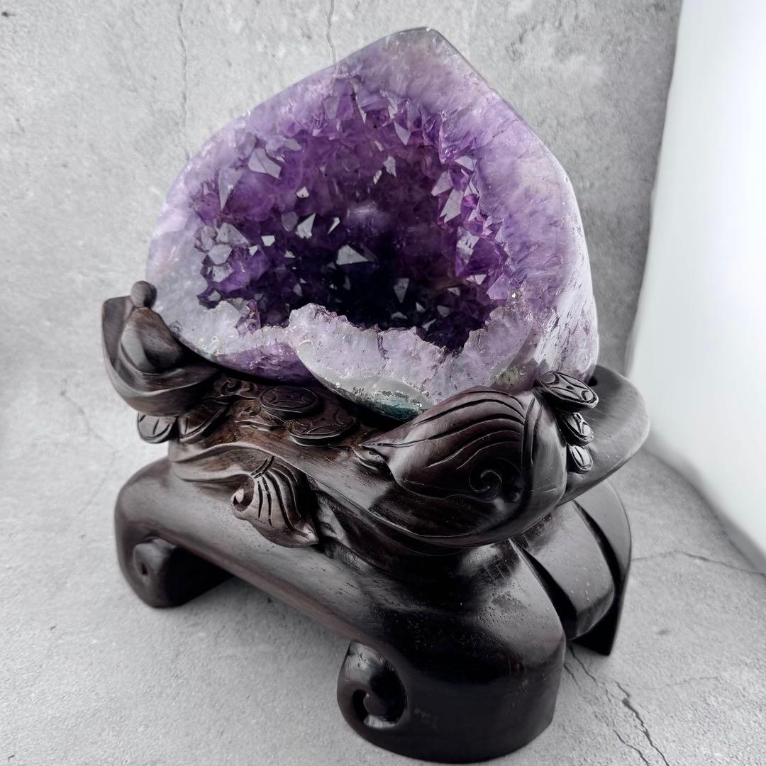 G-139ピンク紫色特大ハート型アメジストクラスター ドーム 原石 3.56kg