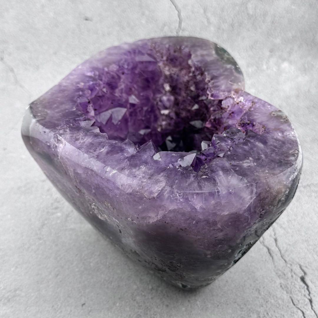 G-139ピンク紫色特大ハート型アメジストクラスター ドーム 原石 3.56kg