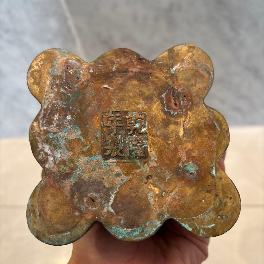 中国アンティーク　ゴールドに輝く可愛らしい犬の子宝祈願の真鍮製のオブジェ