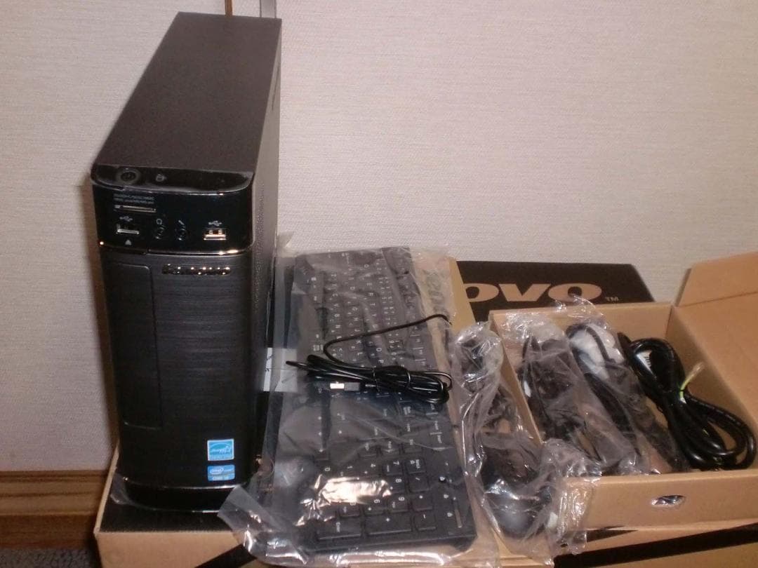 レノボ　デスクトップ57316988展示超美品win8, i3オフィス2013付
