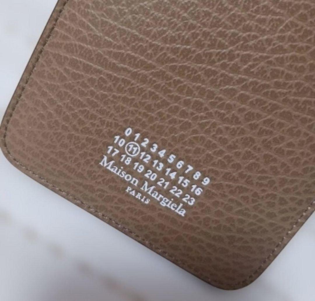 2995【未使用】メゾンマルジェラ　スマホショルダー　チェスナット