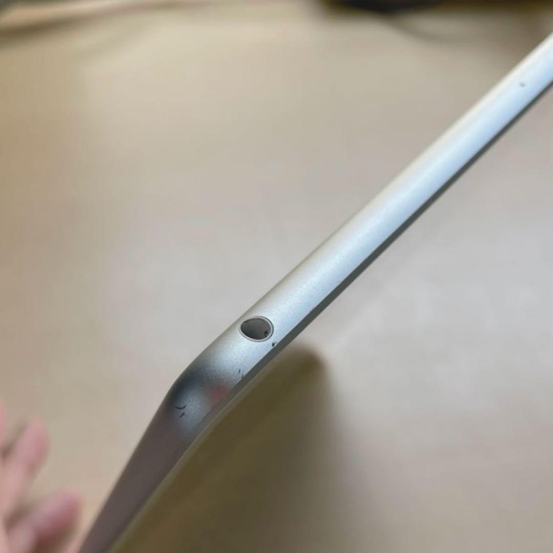 iPad 第6世代　A1893　Wi-Fiモデル　シルバー　32GB 美品　#9