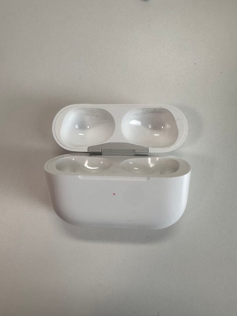 Apple AirPods Pro 第二世代　充電ケース ホワイト　a2968