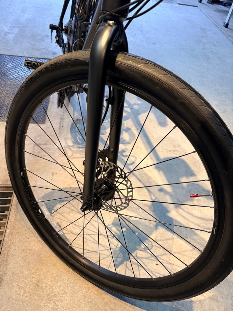 クロスバイク ブラック アルミフレーム